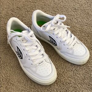 White women's Cariuma Sneakers